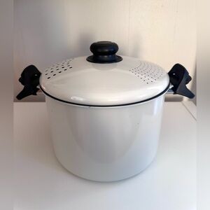 Stainless Steel Stockpot with White Enamel and Vented Lid - 7 QT